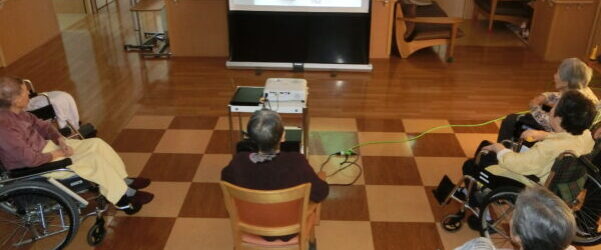 ユニット型特養　音楽レク