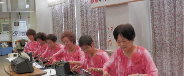 ２月　誕生会　大正琴演奏♪